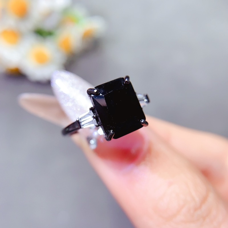 Jewelry Making University - Anillo de espinela negra rectangular natural