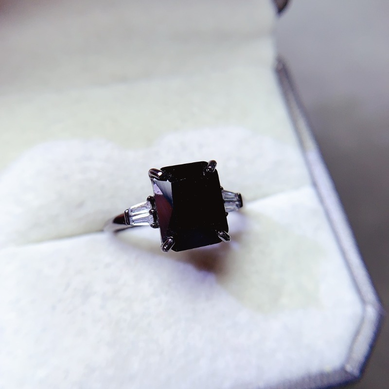 Anillo de espinela negra recta - Jewelry Making University reseña y precio